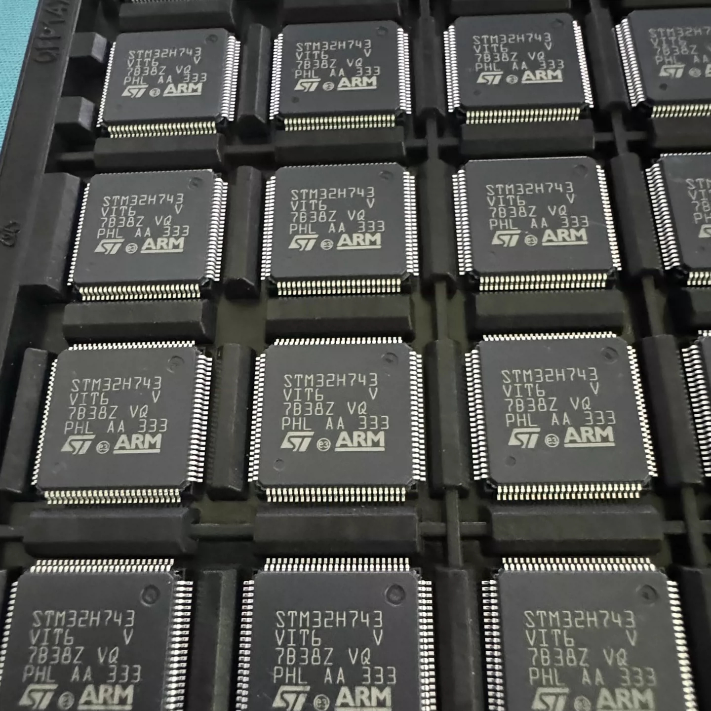 STM32H743ZIT6